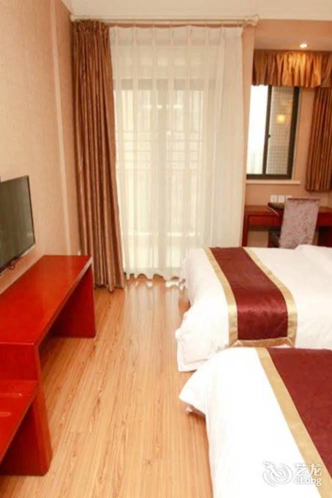 Helun Hotel Chengdu Exterior photo