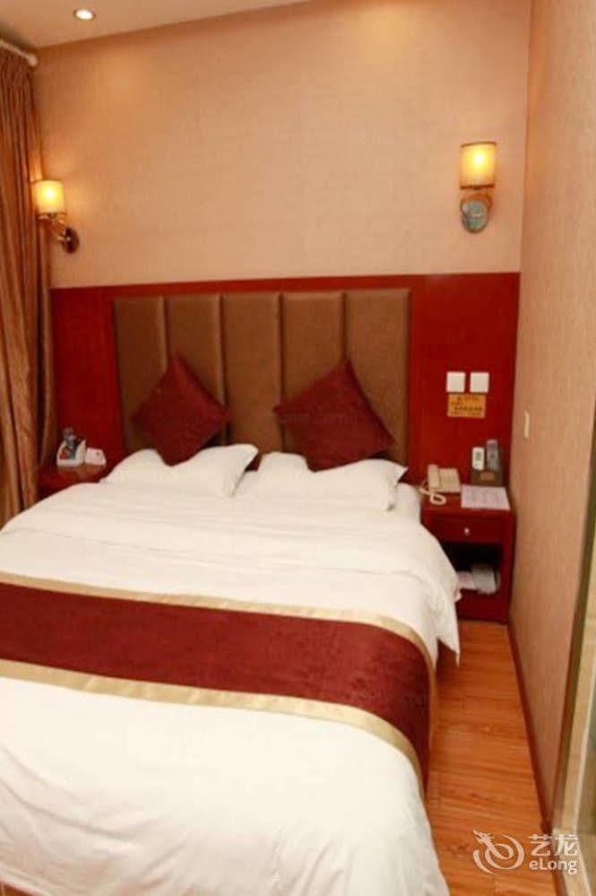 Helun Hotel Chengdu Exterior photo